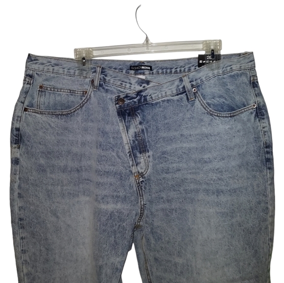 Fashion nova crossover straight leg jeans light bluewash - Picture 3 of 6